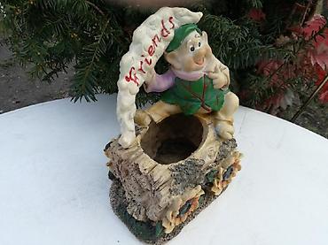 drvene saksije: Patuljak ukrasna saksija 
Visina 27 cm
Sirina 13 cm
Duzina 20 cm — 5