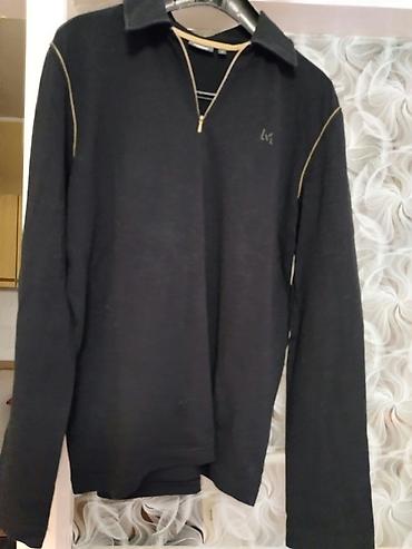 uniqlo majice: Muška duks sa kragnom i kratkim rajsferšlusom na izrezu. Crne je boje — 1