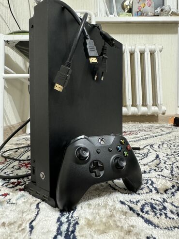 Xbox One: Xbox one x 1tr. Б/у. Сост отличное. Подписка гейм пасс ултимэйт на