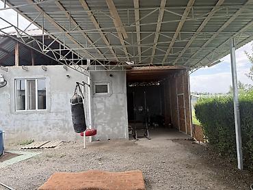 open space: Просторный жилой дом с несколькими изолированными комнатами и высокими — 6