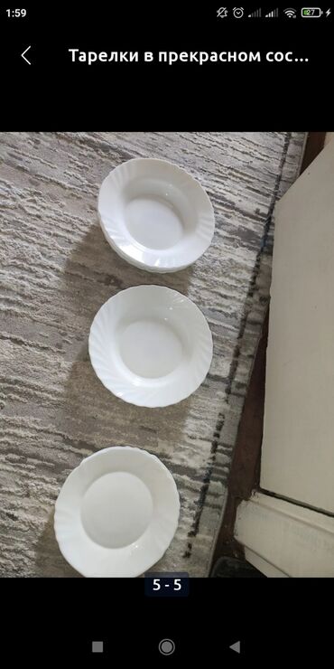 Наборы посуды: Тарелки в прекрасном состоянии по 100 сом 1 шт,большие 4шт средние