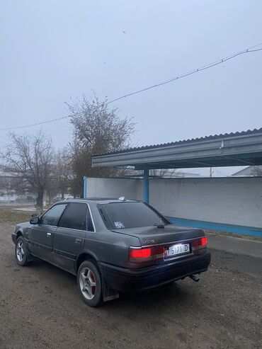 Mazda: Mazda 626: 1988 г., 2 л, Механика, Бензин, Седан