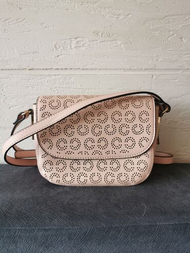 torbica nova: Carpisa kožna torbica, manjih dimenzija. Nije nošena, nova. Baby roze