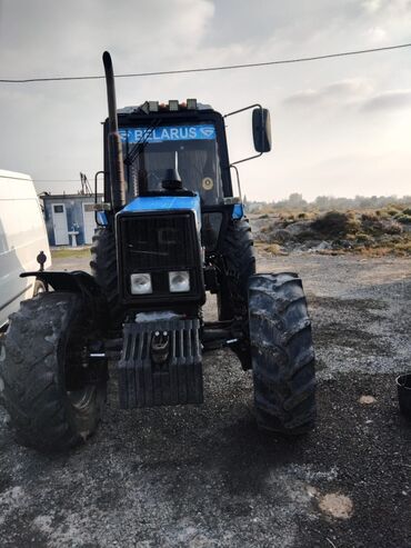 Traktorlar: Belarus 1221 traktoru - Güclü 6 silindrli dizel mühərrik - Ön çəki — 2