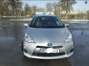 nissan serena минивен: Toyota Prius: 2013 г., 1.5 л, Вариатор, Гибрид, Хетчбек