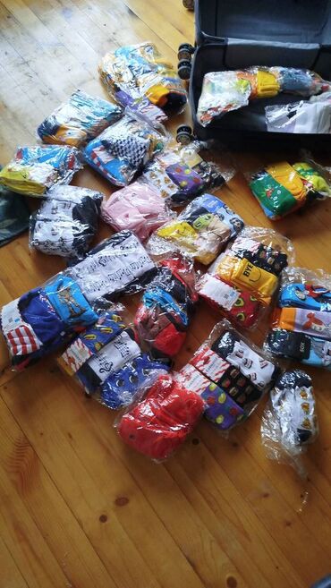 qadın jaketi: Corablar Carnaval Socks firmasınindi. Ededini 1.50 azn verecem