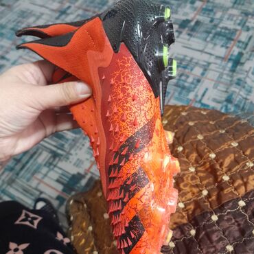 красовки футболный: Футбольные бутсы Adidas Predator (без шнурков) - Формат: лонг-носки с