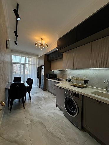 Mənzillər: 3 otaqlı, Yeni tikili, 125 kv. m — 4