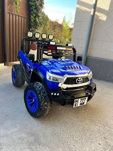 Детский электромобиль-внедорожник (стилизованный под Toyota), с