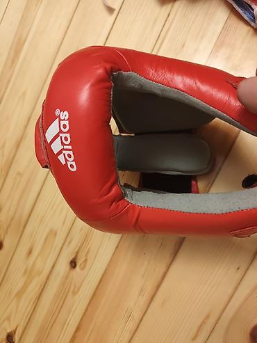 Boks aparatları: Adidas boks başlığı – qırmızı rəngdə. Xüsusiyyətlər: - Tam üz və alın — 1