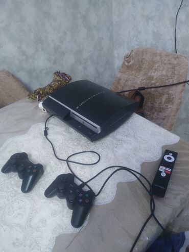 PS3 (Sony PlayStation 3): Playstation 3 . 40 dan cox oyunu var yaddaw 500gb 2 joystickli yaxwi