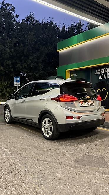 самый дешёвый электромобиль: Chevrolet Bolt: 2020 г., Автомат, Электромобиль, Хэтчбэк — 4