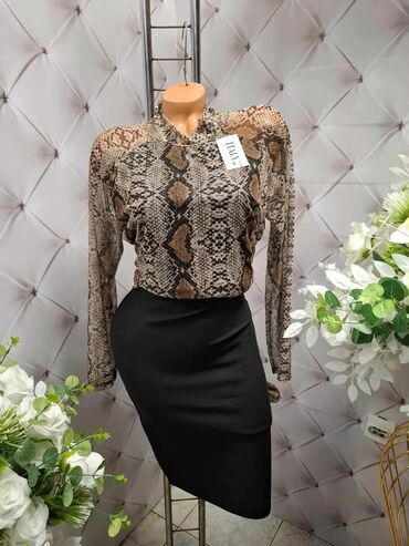 Bluze: Ženska bluza sa dugim rukavima – animal print - Model: uska bluza sa — 1