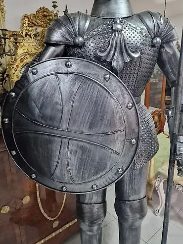 prozor 60x60: Vitez / oklop u prirodnoj veličini (visina 205 cm) ⚔️✨ Odlično — 4