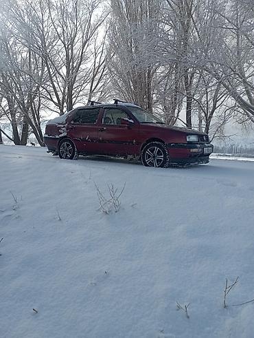 салон машины: Volkswagen Vento: 1993 г., Седан — 5