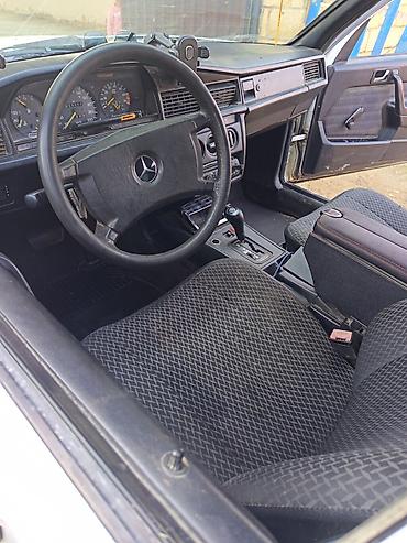 slanqlarin satisi: Mercedes-Benz 190 (W201): 2.3 l | Sedan — 4