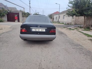 Mercedes-Benz: Mercedes-Benz W124: 3 l | 1994 il Sedan — 16