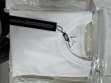 дождевик для велосипедистов: Базовые белые футболки унисекс - Классический крой с круглым вырезом