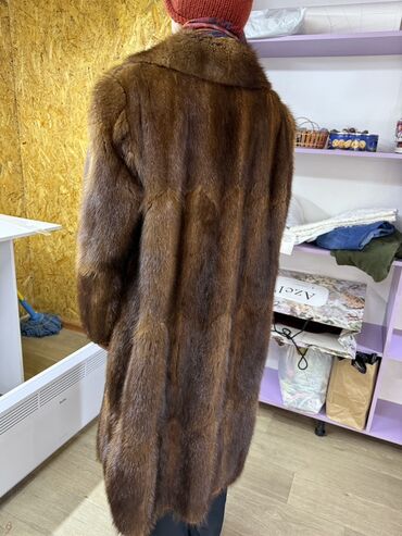 Шубы: Шуба из натурального меха норки, длина миди/ниже колена. Классический — 6