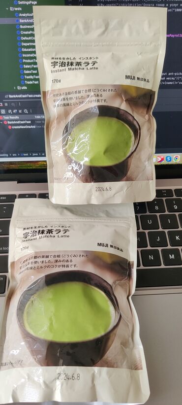 зеленый чай: Матча латте из компании Muji, как и любой другой матча латте, обладает
