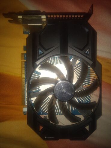 оперативная память hyperx: Видеокарта, Б/у, Gigabyte, GeForce, До 2 ГБ, Для ПК