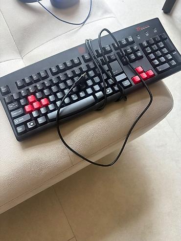 komputer manitorlari: Tt eSPORTS (Thermaltake) simli oyun klaviaturası - Tam ölçülü — 1