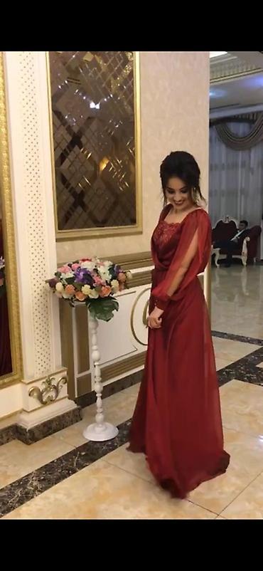 Zərif qırmızı rəngdə uzun ziyafət/libas - Model: yerə qədər uzanan