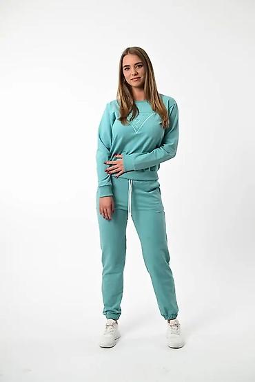 Gornji i donji deo: Ženski komplet trenerke – duks + donji deo - Model: jednobojni — 1