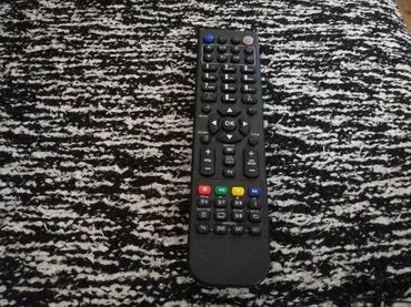Aksesoari za TV i video: 1. Universal-daljinski 10in1 Modell CL53E 2. 4 in 1 daljinski — 10