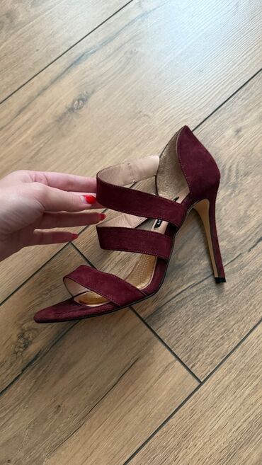 yun qadın şap şapları: Nine West, Ölçü: 37, rəng - Qırmızı, Yeni