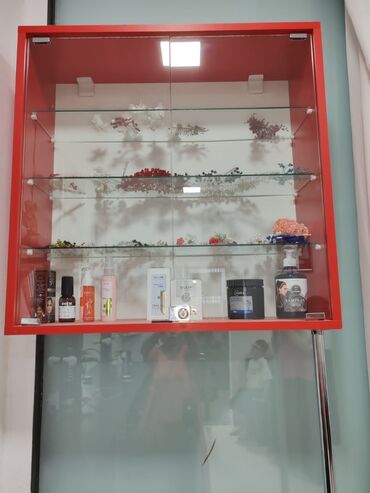 Stullar: Salon üçün şüşəli şkaf Satılır 50₼ Yeni kimi Ünvan Hövsan K3656