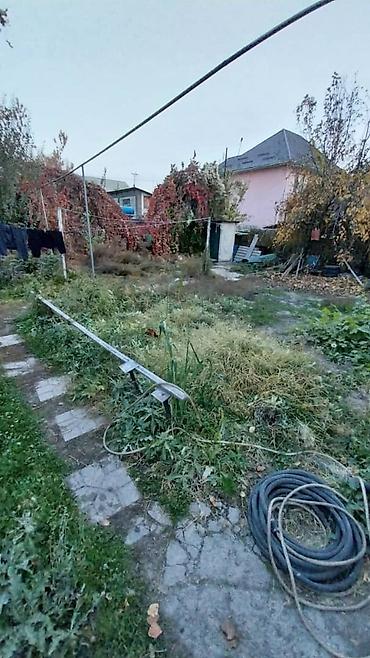 Продажа коттеджей и домов: 📌адрес: срочно продается дом в районе красного строителья (район — 8