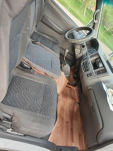 dodge caravan: Nissan Urvan: 2003 г., 2.4 л, Механика, Бензин, Минивэн — 5