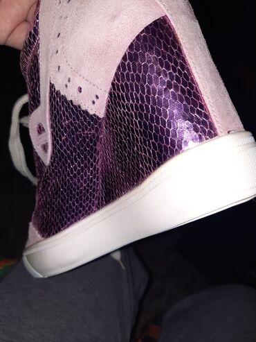 Women's Sneakers and athletic shoes: 38 — 11