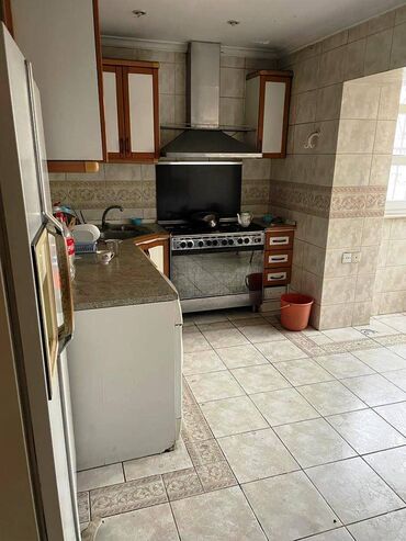 Uzunmüddətli kirayə mənzillər: Rəşid Behbudov küçəsində 5 mərtəbəli binanın 4 cü mərtəbəsi ümumi — 16