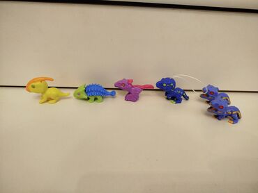 oyuncaq qutusu: Bütün kinderlərin hər biri 2 manat. İdeal vəziyyətdədirlər. Jurassic