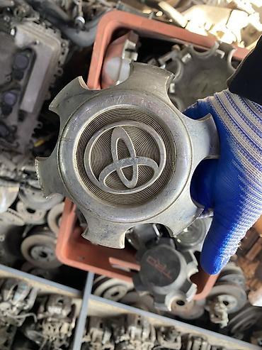 Колпаки: Колпак ступицы / центральная заглушка диска Toyota. Металлический — 1
