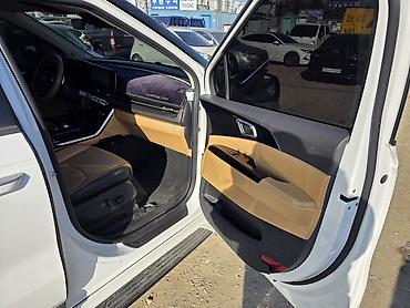 Kia: Kia Carnival: 2022 г., Минивэн — 22