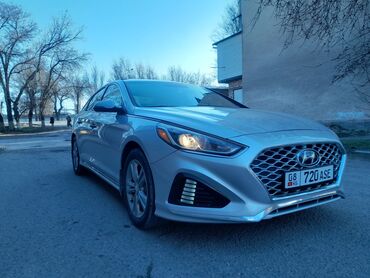 Hyundai: Автомобиль Hyundai Sonata New Rice серебристого цвета. 2.4 бензин