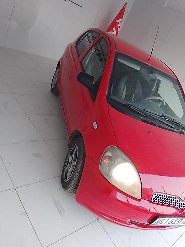 ремонт интерактивной панели: Toyota Yaris хэтчбек (3‑дверный), ярко‑красный цвет. Особенности: - — 4