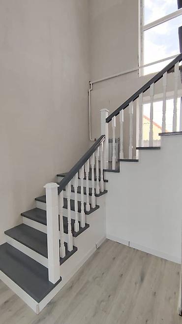 Деревянные лестницы: Деревянная лестница Для дома, Форма лестницы: Много-маршевая, Стиль: Классический — 19