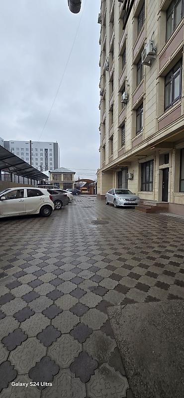 Продажа помещений свободного назначения: Сдаеться коммерческое помещение в жилом доме . 270кв. В районе — 12