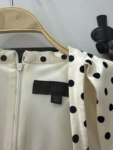 Женская одежда: ZARA brendi, xallı (polka-dot) naqişli qadın donu. - Rəng: krem fon — 2