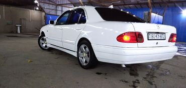 avtomobil açarları: Mercedes-Benz E 220: 2.2 l | 1997 il Sedan