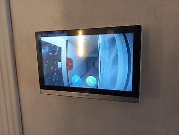 pulsuz video cat: 📹 Hikvision 4-Wire Hybrid HD Video Domofon 🚪 Qapıya gələn şəxsi canlı — 3