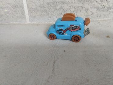 кнопочные машинка: Игрушечная машинка Hot Wheels Roller Toaster - Модель в виде