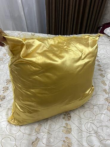 Balışlar, yastıqlar: İki eded yeni yastiqlar satilir bir ededi 10 azn təcili olaraq evden — 2