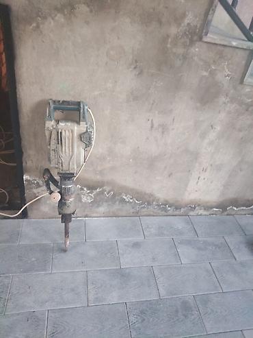 bos qutu satisi: Güclü elektrikli beton qırıcı (drel-çəkic) satılır. Xüsusiyyətlər: - — 2