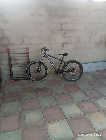 Dağ velosipedləri: Dağ/şəhər üçün universal velosiped Xüsusiyyətlər: - Alüminium — 4