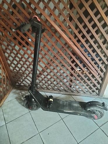 Elektrik nəqliyyatı: Elektrik skuter – qara rəng - Şəhər içi rahat hərəkət üçün kompakt — 3